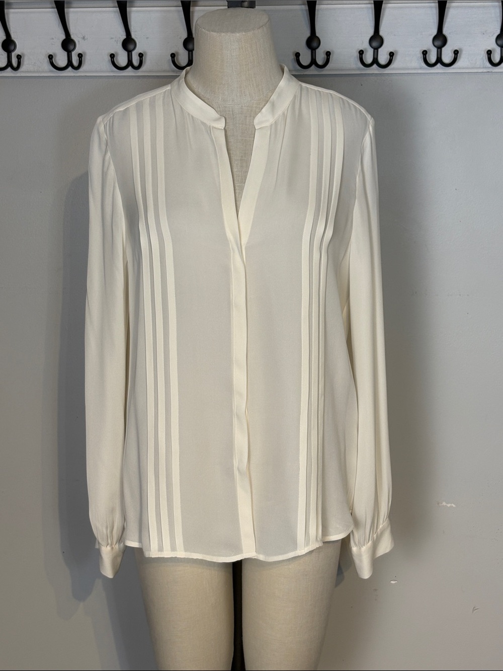 L'AGENCE Cream Pintuck Split-Neck Blouse